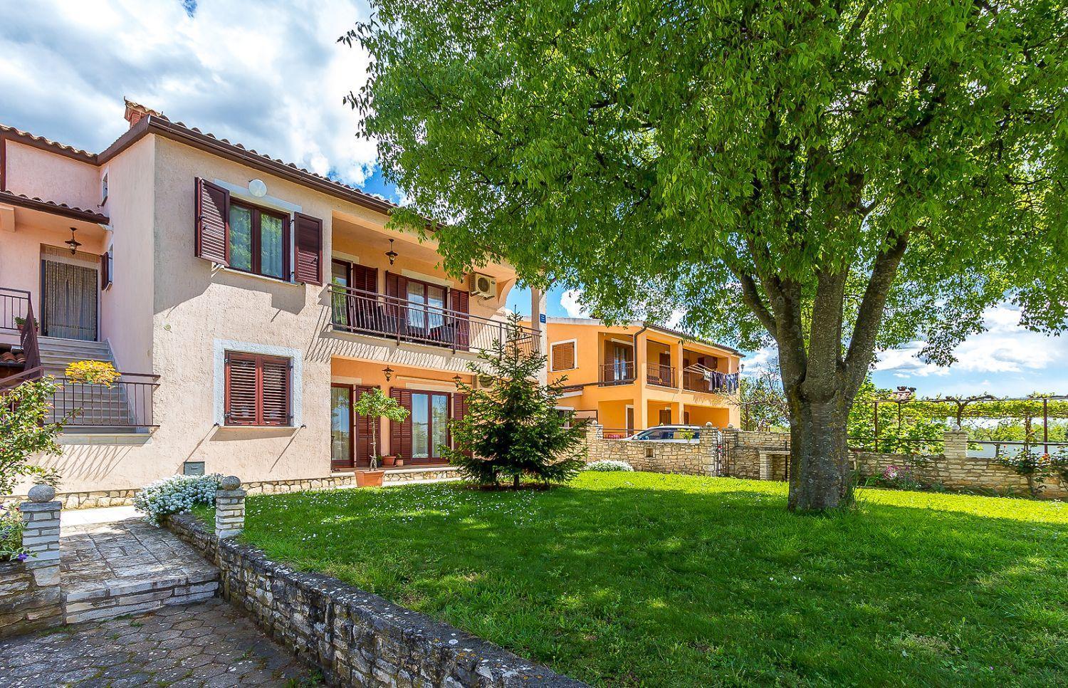 Ferienwohnung Mit Wlan, Klima, Parkplatz, Grill Und Grossem Garten Zum Fussball Spielen Gajana Exterior photo